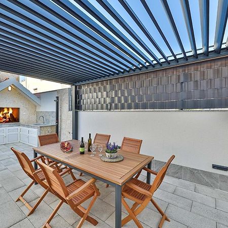 Luxury Apartment Pia With Swimming Pool And Grill Trogir Eksteriør bilde