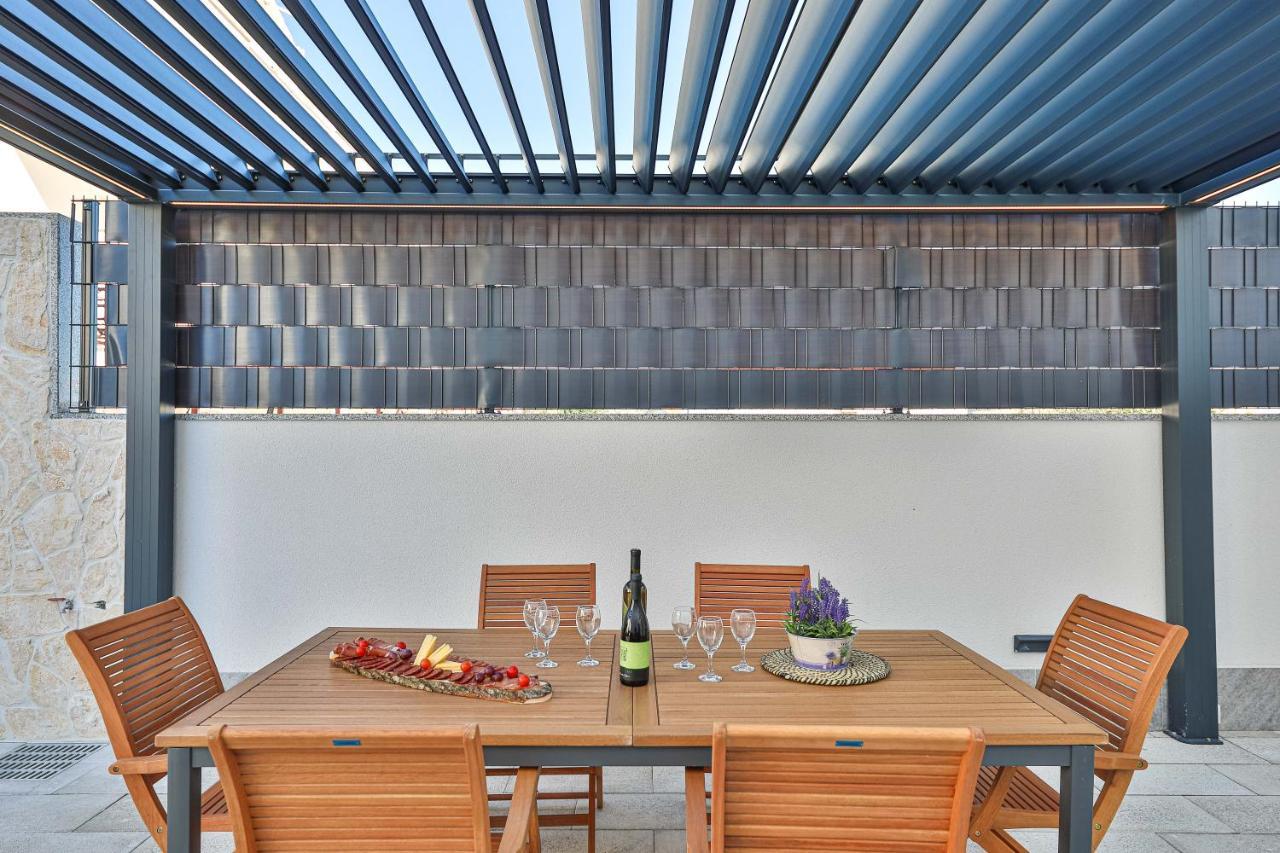 Luxury Apartment Pia With Swimming Pool And Grill Trogir Eksteriør bilde