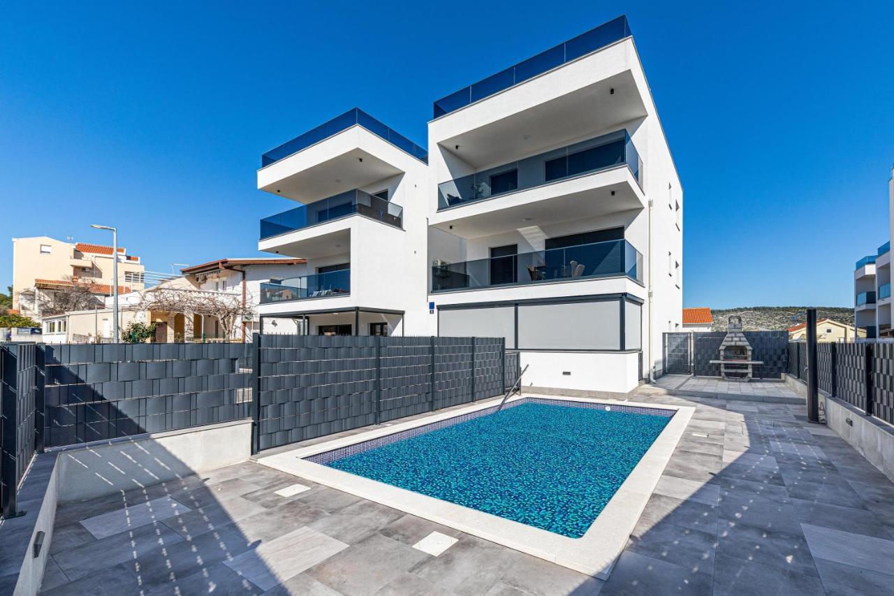 Luxury Apartment Pia With Swimming Pool And Grill Trogir Eksteriør bilde