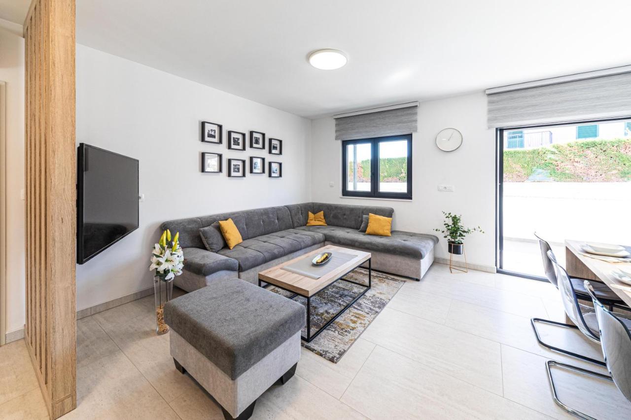 Luxury Apartment Pia With Swimming Pool And Grill Trogir Eksteriør bilde