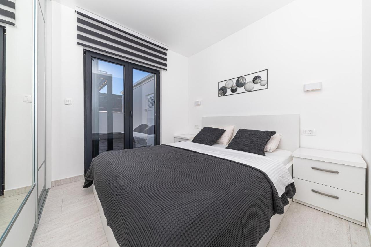 Luxury Apartment Pia With Swimming Pool And Grill Trogir Eksteriør bilde