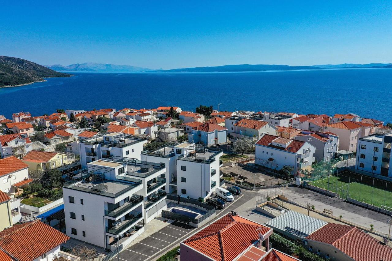 Luxury Apartment Pia With Swimming Pool And Grill Trogir Eksteriør bilde