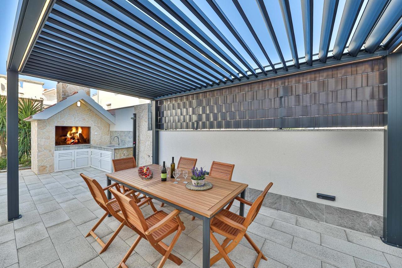 Luxury Apartment Pia With Swimming Pool And Grill Trogir Eksteriør bilde