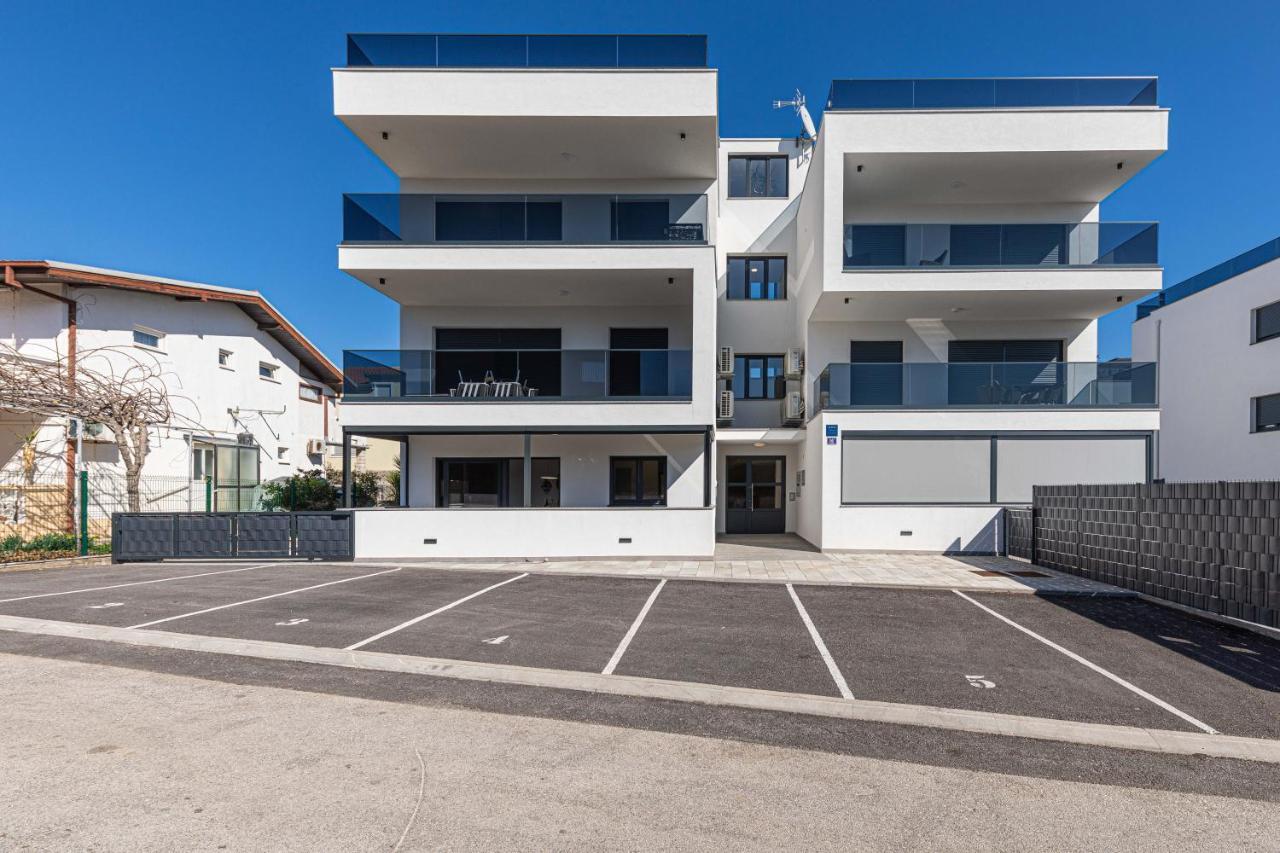 Luxury Apartment Pia With Swimming Pool And Grill Trogir Eksteriør bilde