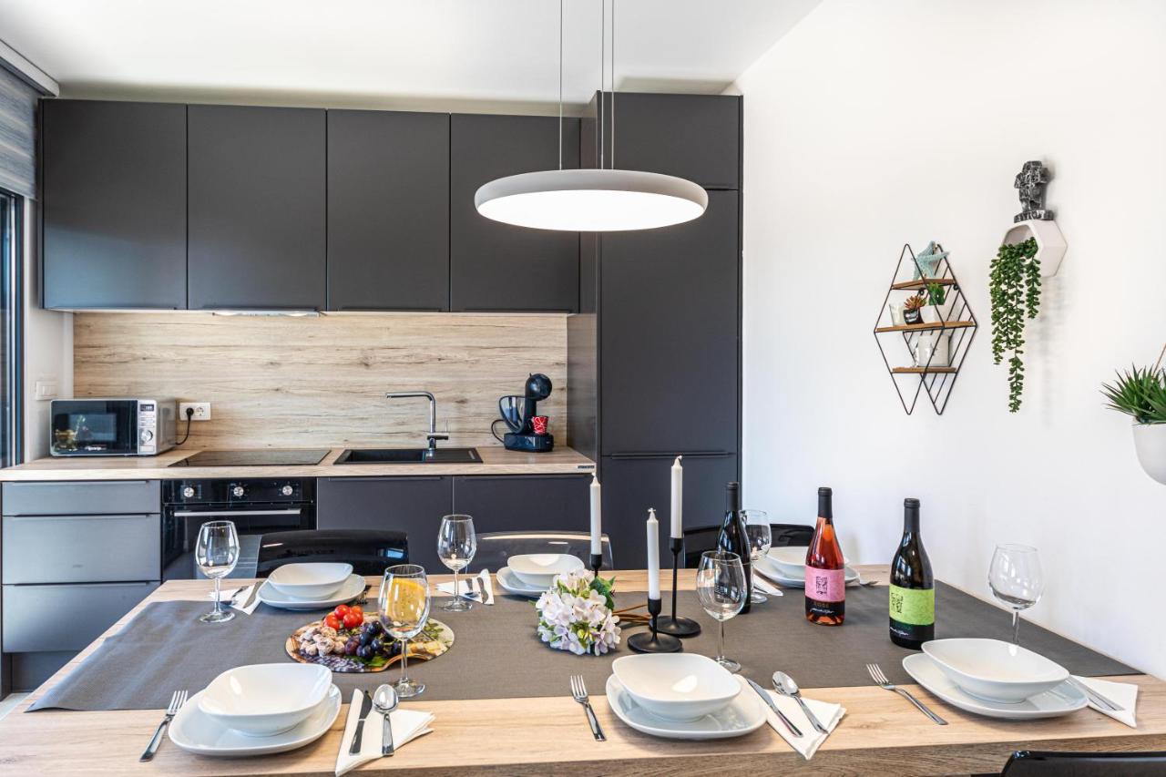 Luxury Apartment Pia With Swimming Pool And Grill Trogir Eksteriør bilde