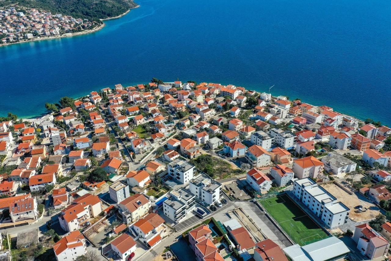 Luxury Apartment Pia With Swimming Pool And Grill Trogir Eksteriør bilde